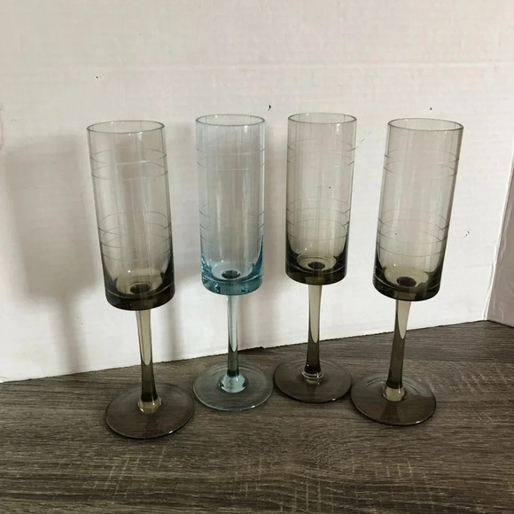 Grid Etched Coloured  Glass Champagne Flutes - Picture 2 of 10